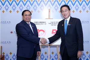 Thủ tướng Phạm Minh Chính gặp Thủ tướng Nhật Bản Kishida Fumio