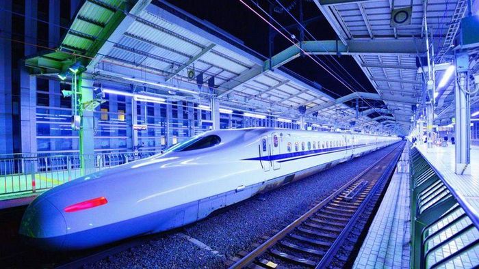 Shinkansen còn nổi tiếng bởi sự chính xác về thời gian, cảm giác thoải mái cũng như mức độ an toàn với hành khách. Ảnh: BBC