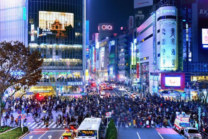 Shibuya nổi tiếng với các con phố giải trí, tụ tập sầm uất, náo nhiệt, thu hút lượng lớn người trẻ và du khách quốc tế. (Ảnh: Japan Times)